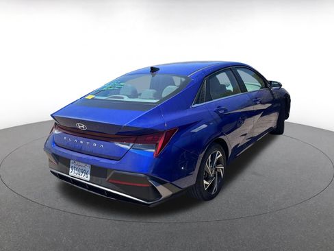 Used 2025 Hyundai Elantra SEL FWD image 7