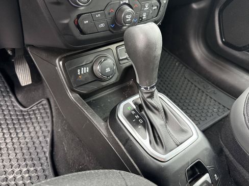 Used 2023 Jeep Renegade Altitude w/ Convenience Group I AWD/4WD image 10