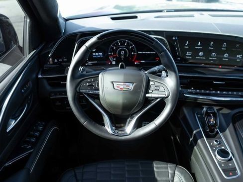 Used 2024 Cadillac Escalade V w/ LPO, ONYX Package image 24