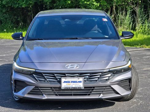 Used 2025 Hyundai Elantra Sport FWD image 4