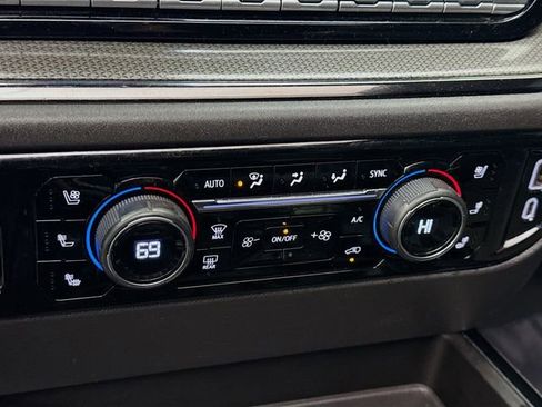 Used 2022 Chevrolet Silverado 1500 ZR2 w/ Technology Package image 19