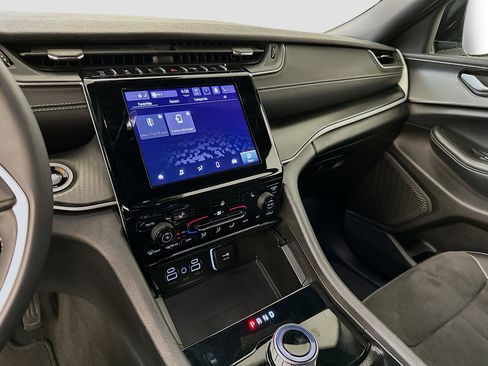 Used 2024 Jeep Grand Cherokee L Altitude image 25