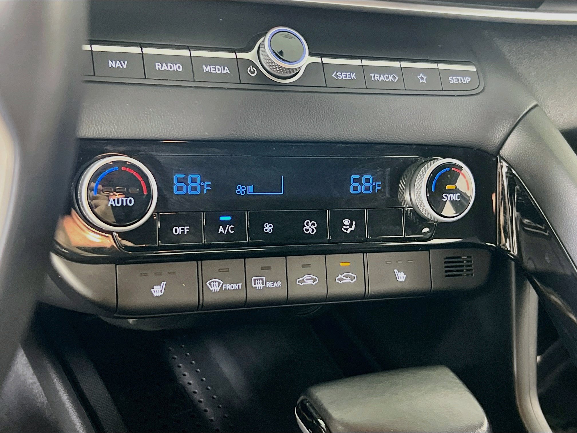 Used 2023 Hyundai Elantra SEL w/ Convenience Package FWD image 15
