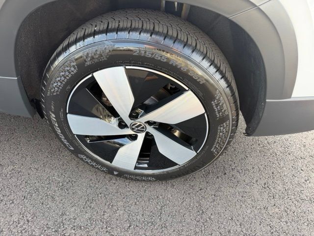 Certified 2025 Volkswagen Taos S AWD/4WD image 29