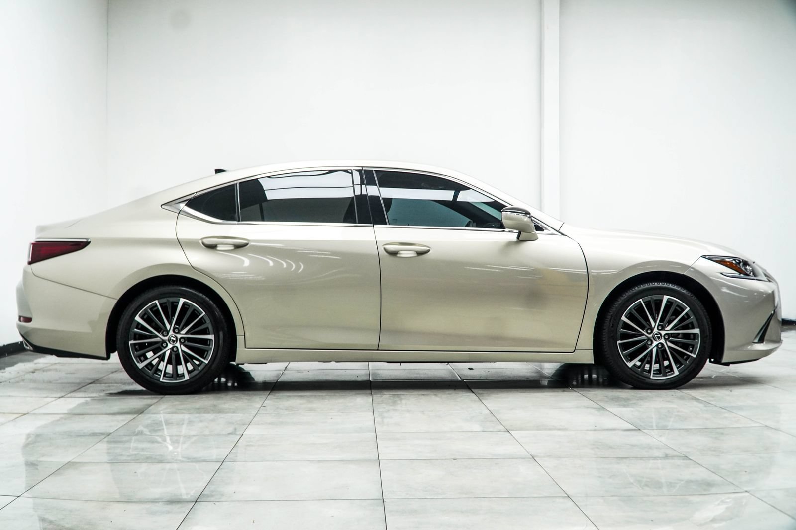Used 2023 Lexus ES 350 w/ Premium Package FWD image 8