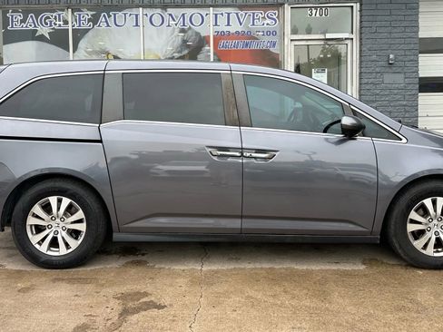 Used 2016 Honda Odyssey SE image 2