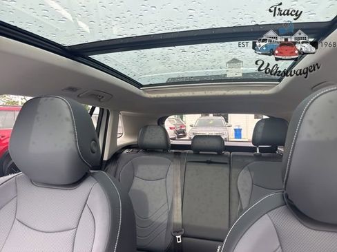 New 2025 Volkswagen Tiguan SE image 17