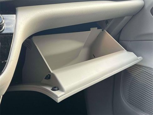 Used 2023 Chrysler Pacifica Touring-L image 26