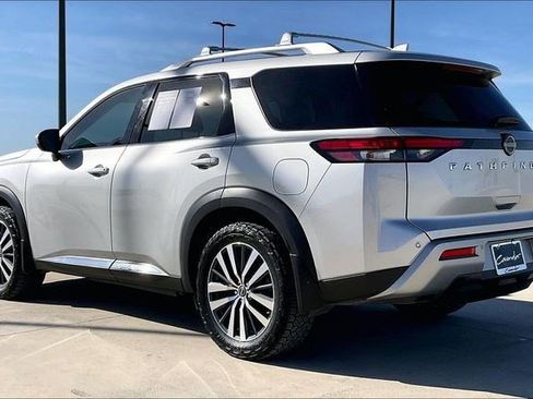 Used 2022 Nissan Pathfinder Platinum w/ Cargo Package image 15