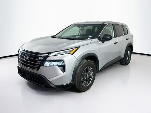 Used 2024 Nissan Rogue S FWD image 3