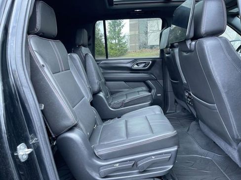 Used 2021 Chevrolet Suburban RST w/ Luxury Package image 28