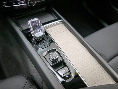 New 2026 Volvo XC60 B5 Plus w/ Protection Package Premier image 18