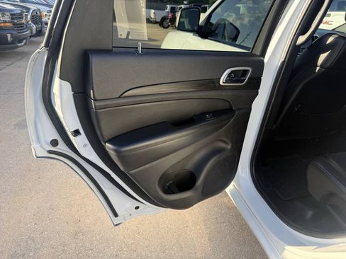 Used 2021 Jeep Grand Cherokee Laredo X RWD image 14