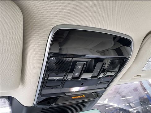 Used 2023 Land Rover Range Rover SE image 38