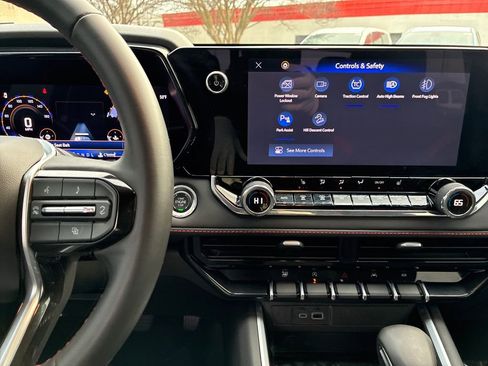 Used 2024 Chevrolet Colorado Z71 w/ Z71 Convenience Package 2 image 18