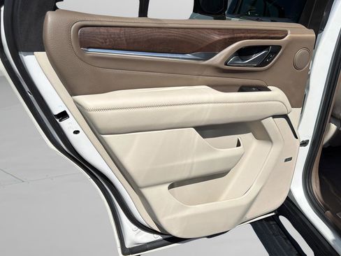 Used 2021 GMC Yukon Denali w/ Denali Premium Package image 17