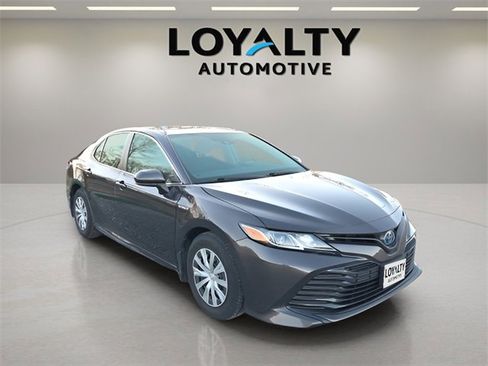Used 2020 Toyota Camry LE image 7