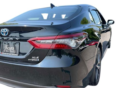 Used 2022 Toyota Camry XLE w/ Navigation Upgrade Package FWD image 7