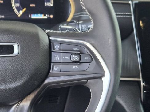Used 2023 Jeep Grand Cherokee L Laredo AWD/4WD image 30