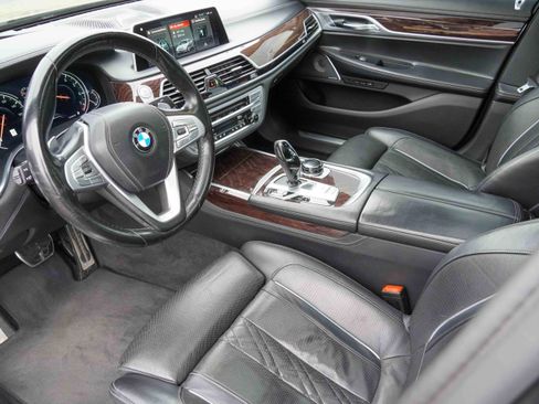 Used 2019 BMW 740i w/ Executive Package image 10