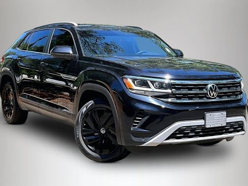 Used 2021 Volkswagen Atlas Cross Sport SE w/ Panoramic Sunroof Package FWD image 2