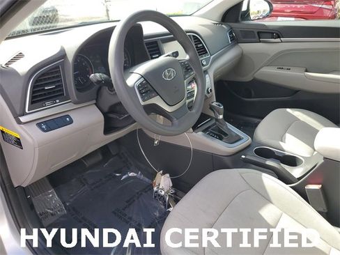 Used 2017 Hyundai Elantra SE image 20