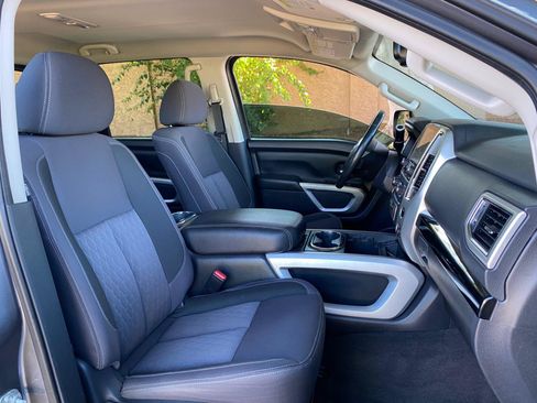 Used 2021 Nissan Titan SV w/ SV Convenience Package RWD image 50