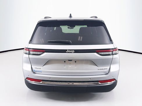 Used 2024 Jeep Grand Cherokee Laredo image 7