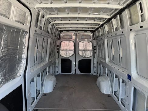 Used 2021 Mercedes-Benz Sprinter 2500 w/ Driver Convenience Package image 32