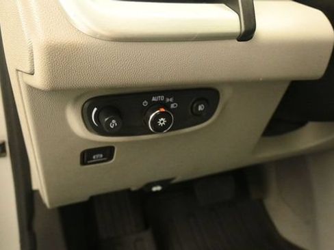 Used 2019 GMC Terrain SLT w/ Preferred Package AWD/4WD image 14