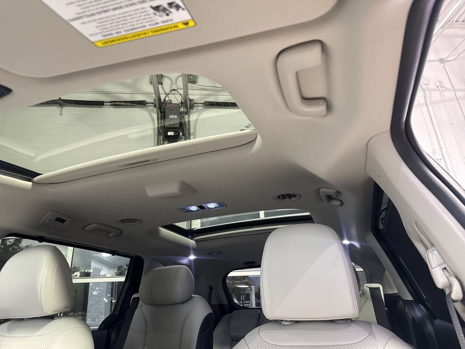 Used 2025 Kia Carnival SX Prestige FWD image 25