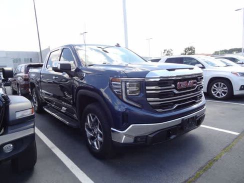 Used 2022 GMC Sierra 1500 SLT AWD/4WD image 3