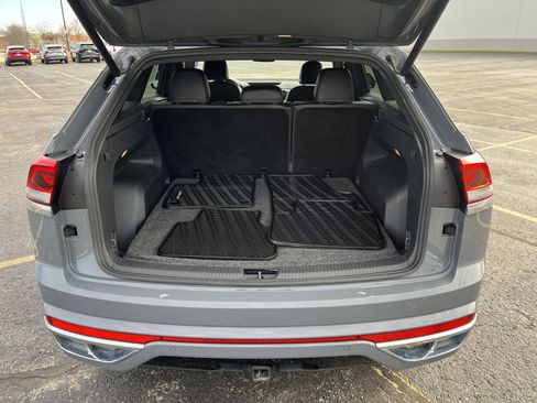 Used 2022 Volkswagen Atlas Cross Sport SEL R-Line AWD/4WD image 17