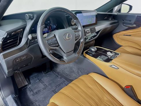 Used 2024 Lexus LS 500 w/ Interior Upgrade Package image 9