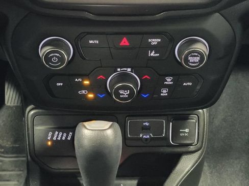 Used 2022 Jeep Renegade Trailhawk w/ Trailer Tow Group AWD/4WD image 20