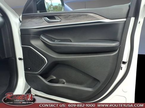 Used 2023 Jeep Grand Cherokee Limited AWD/4WD image 33