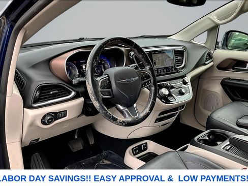 Used 2019 Chrysler Pacifica Touring-L Plus FWD image 16