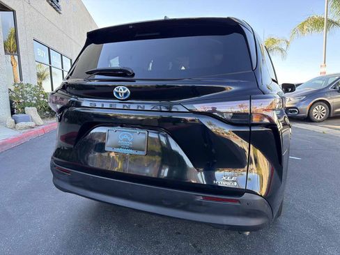 Used 2024 Toyota Sienna XLE FWD image 26