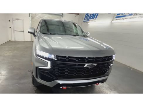 Used 2024 Chevrolet Tahoe Z71 w/ Luxury Package AWD/4WD image 3