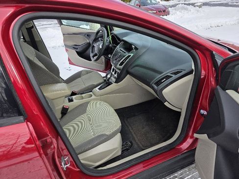 Used 2012 Ford Focus SE image 16