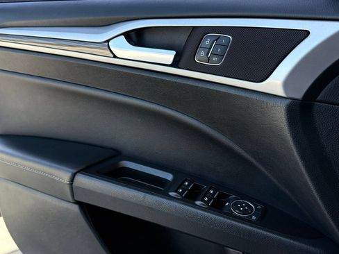 Used 2018 Ford Fusion SE w/ Equipment Group 602A FWD image 14