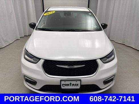 Used 2024 Chrysler Pacifica Touring-L FWD image 6