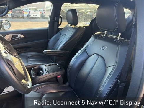 Used 2022 Chrysler Pacifica Touring-L w/ Uconnect Theater Family Group image 21