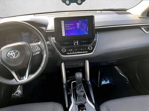 Used 2025 Toyota Corolla Cross LE FWD image 8