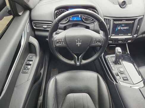 Used 2019 Maserati Levante image 11