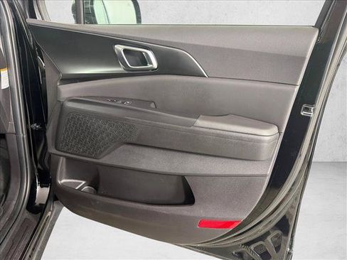 Used 2025 Kia Carnival SX w/ SX Dark Edition Package FWD image 16