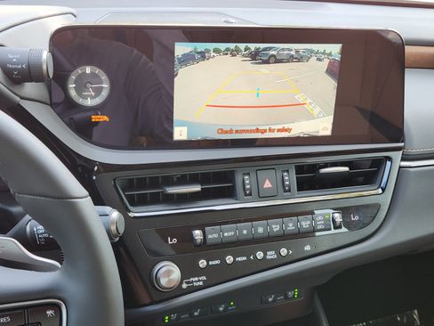 Used 2024 Lexus ES 350 w/ Premium Package FWD image 11