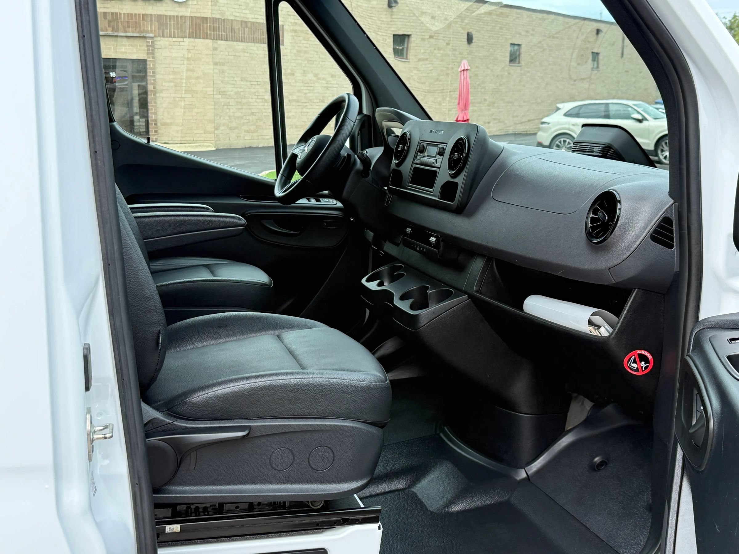 Used 2025 Mercedes-Benz Sprinter 2500 image 10