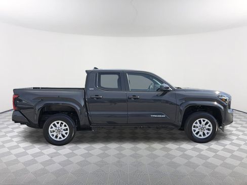 Certified 2025 Toyota Tacoma SR5 image 18