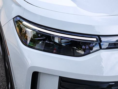 New 2026 Volkswagen Tiguan SE image 14